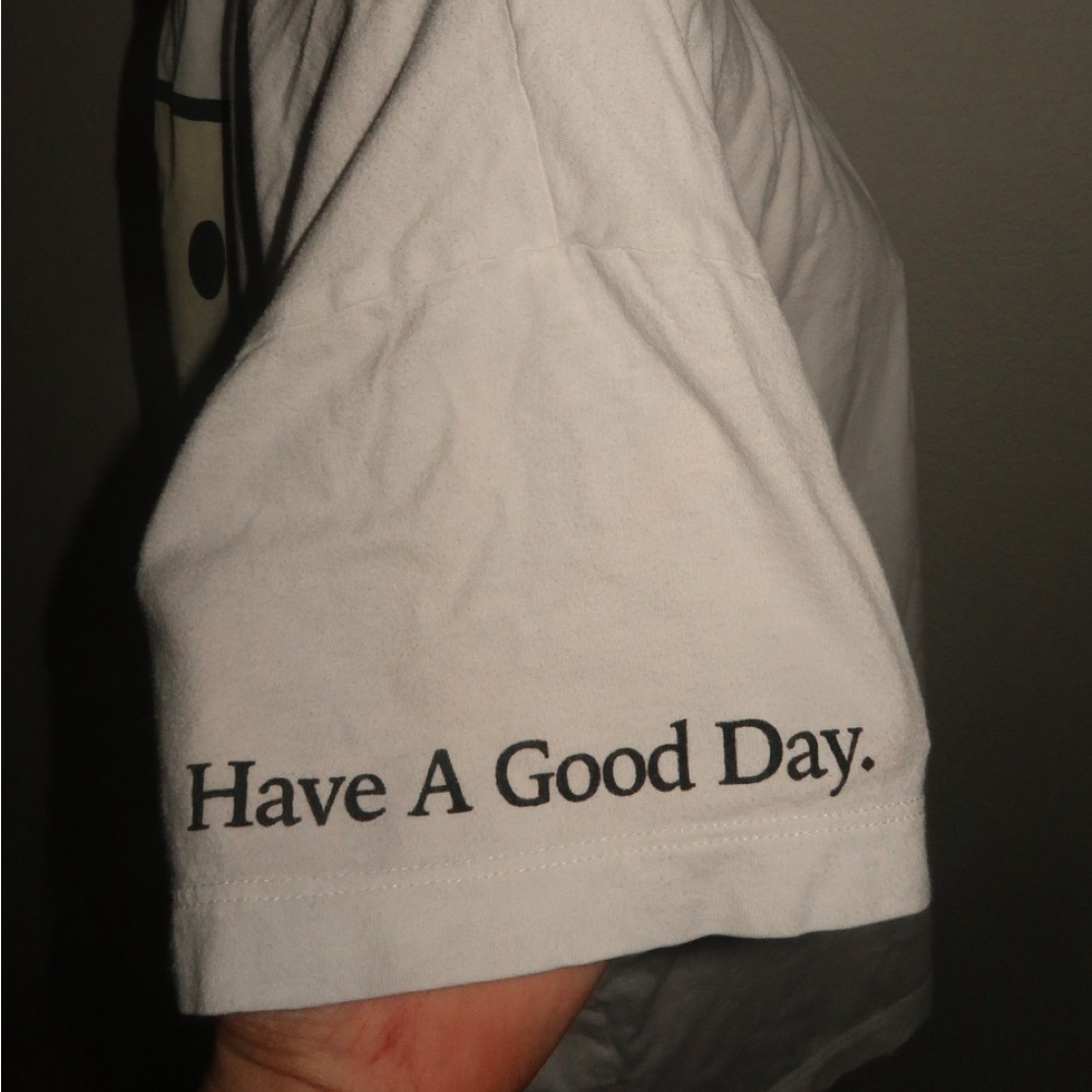 American Eagle Outfitters White Short-Sleeve Tee with Pocket Smiley - Picture 4 of 9
